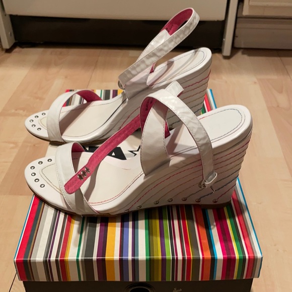 White Wedge Leather Sandals by NaNa size 7M - Picture 1 of 11